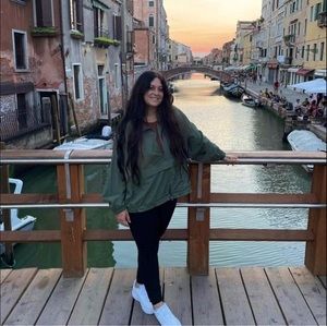 Meet your Posher, Brandi